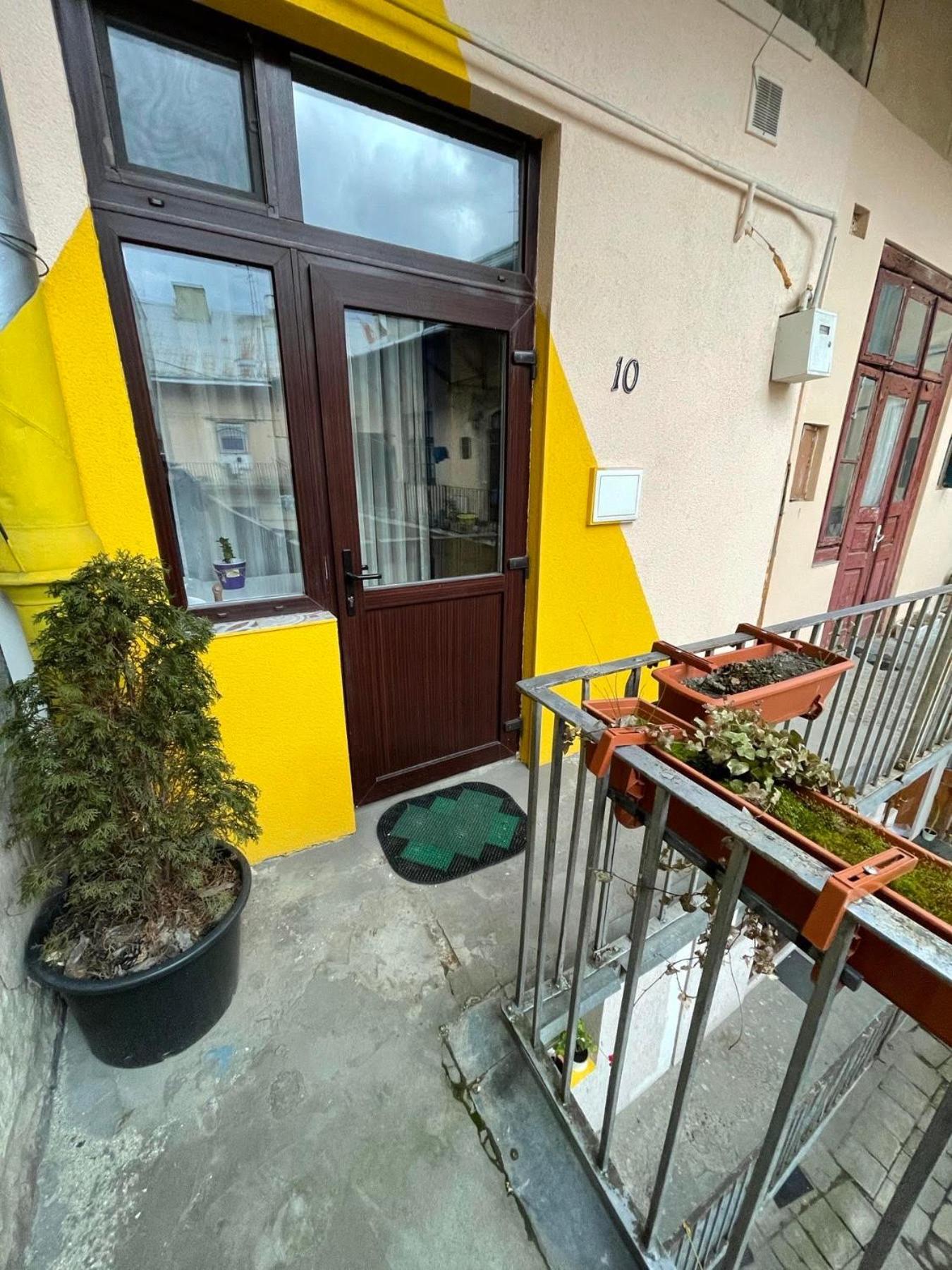 The Heart Of Lviv Apartments - Лвив Стая снимка